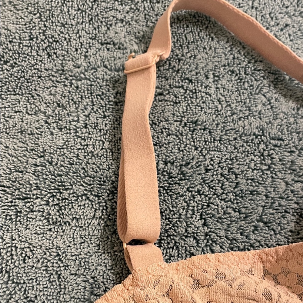 Wacoal Lace Bra - nude. Size 38B - Picture 4 of 8